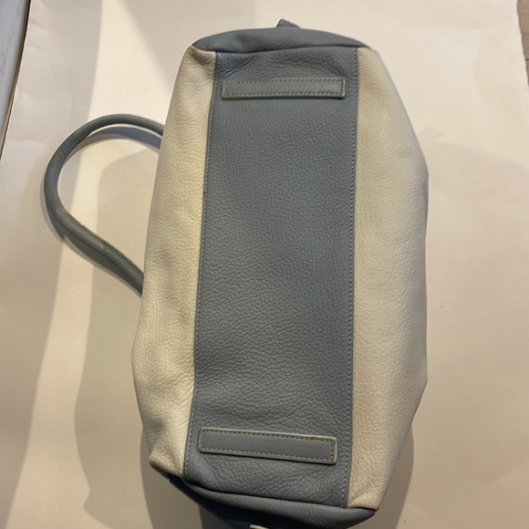 Adrienne Vittadini Handbag perfect for Summer, Vegan Leather - Picture 5 of 7